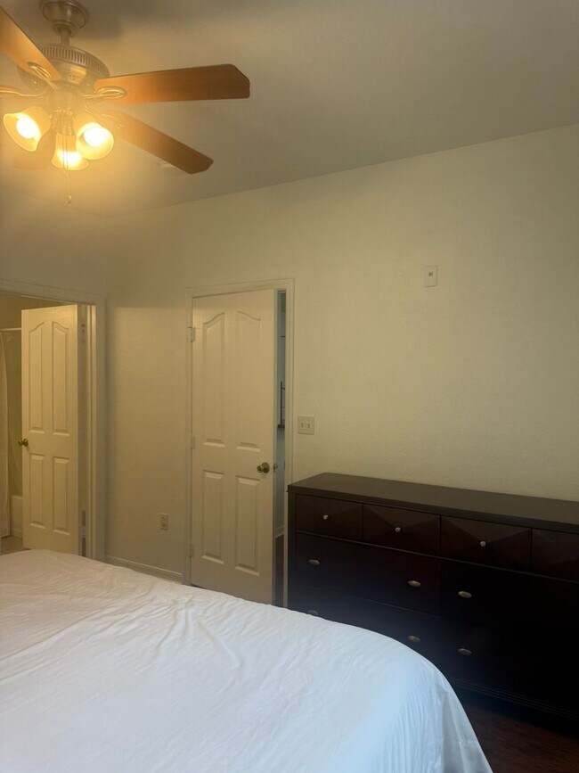Building Photo - 8927 Legacy Ct