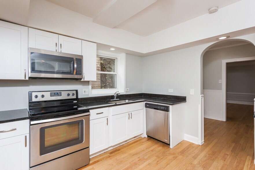 Building Photo - 6149 N Talman Ave
