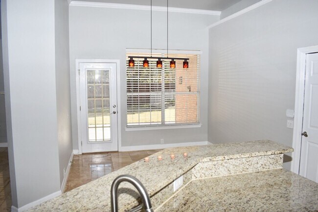 Building Photo - Prestigious 5-3.5-3 w POOL in Southlake!