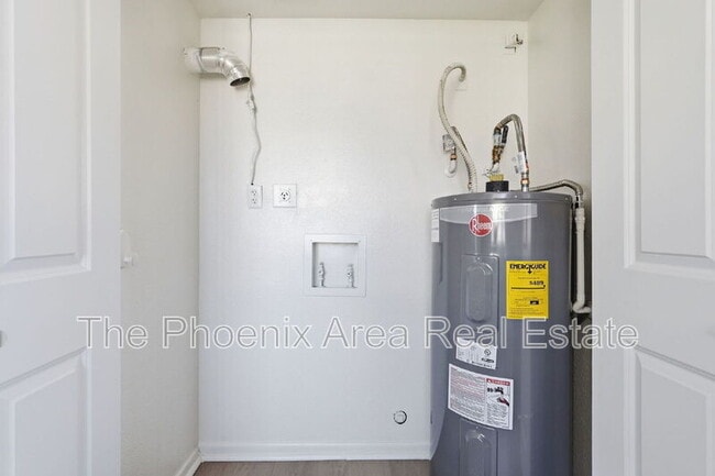 Building Photo - 286 W Palomino Dr