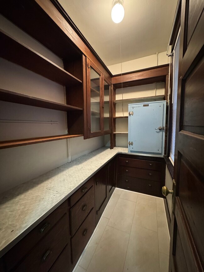 Building Photo - Stephens Properties 1319