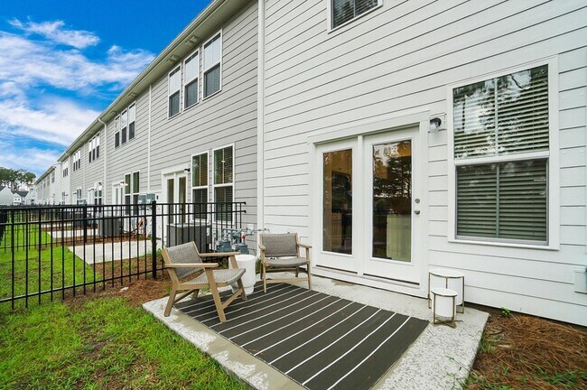 Building Photo - 609 Trotters Ln