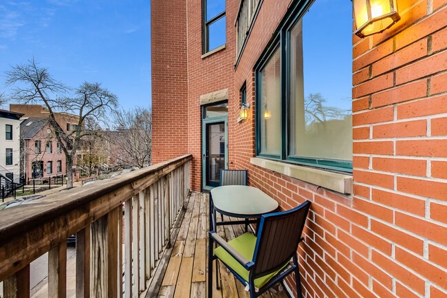 Building Photo - 845 W Altgeld St