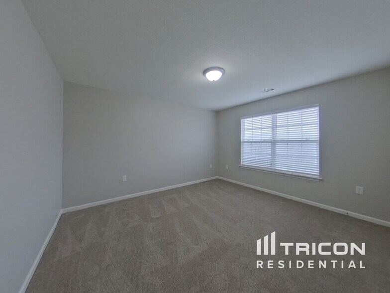 Building Photo - 4837 Autumn Oak Dr