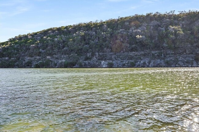 Building Photo - 302 Lago Verde Rd