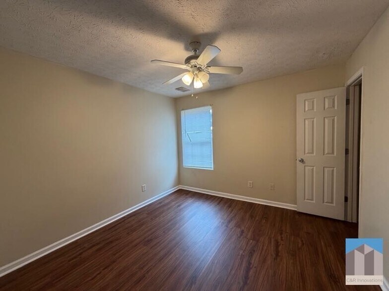 Building Photo - 5196 Tew Ln SW