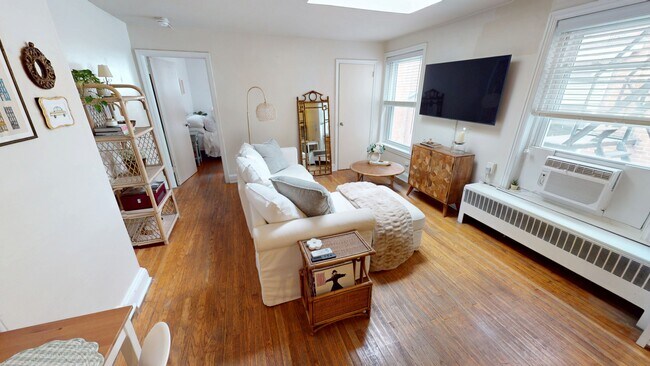 Building Photo - 1725 Spruce St