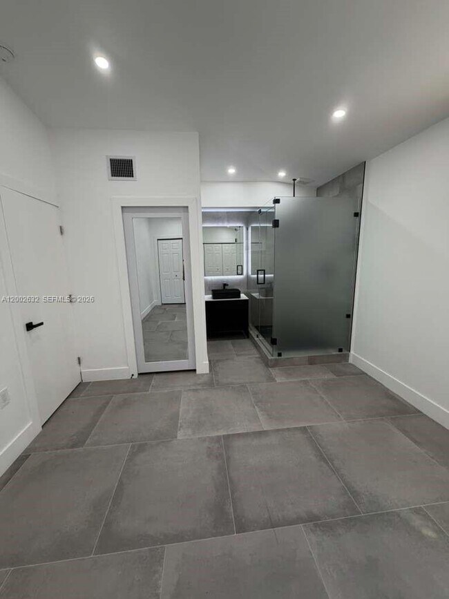 Building Photo - 14240 S Biscayne River Dr