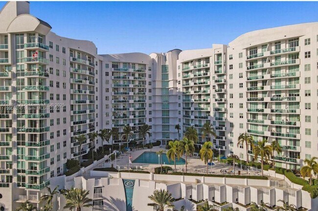 Building Photo - 7900 Harbor Island Dr