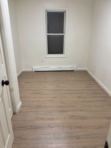 Building Photo - 587 Grove St