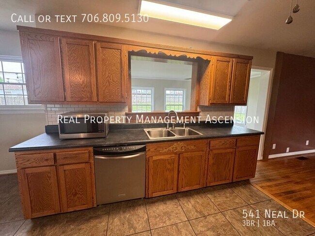 Building Photo - 541 Neal Dr