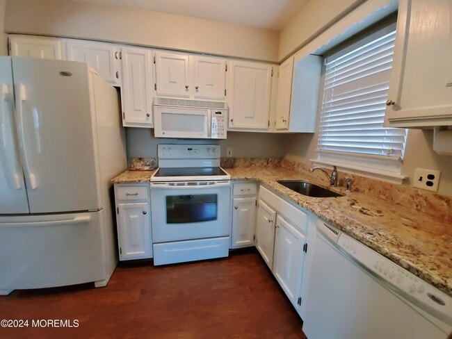 Building Photo - 912 Wellington Pl