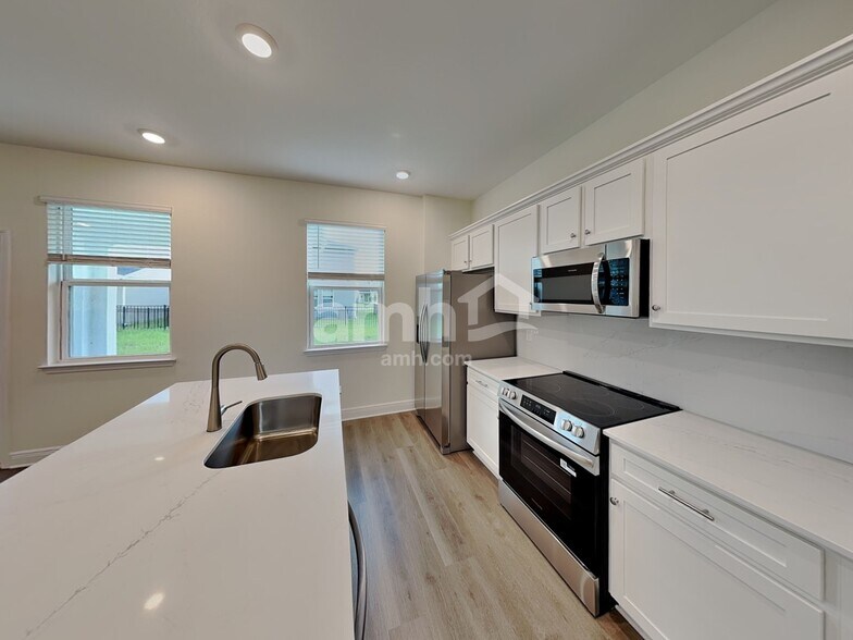 Building Photo - 5974 Pinewood Ests Dr