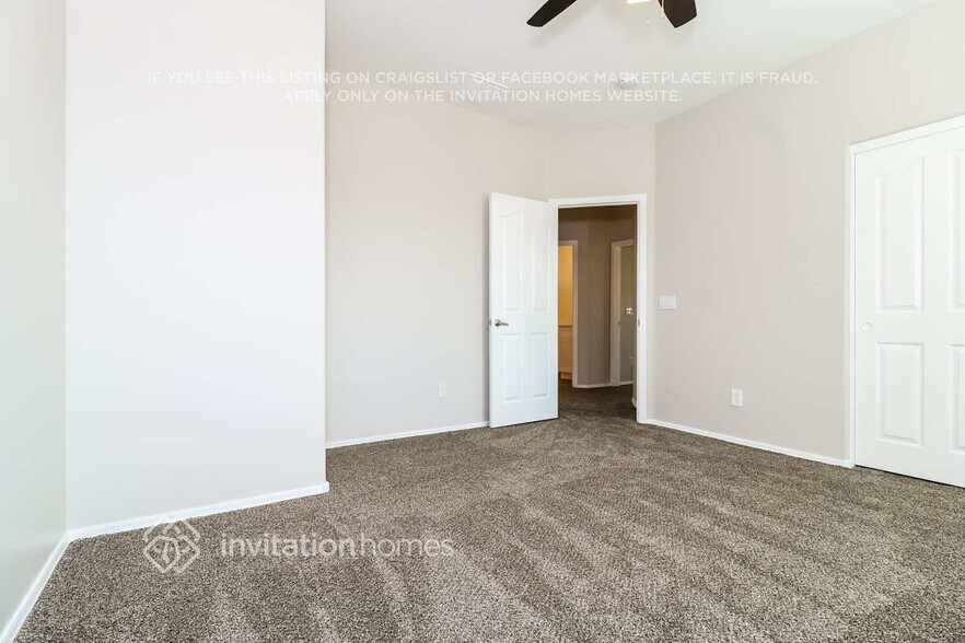 Building Photo - 8932 W Grovers Ave