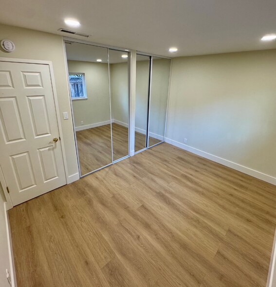 Building Photo - 1543 Willowbrook Dr