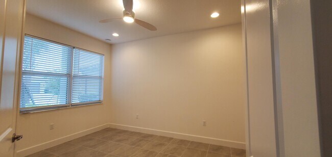 Building Photo - 13264 SW Blue River Rd