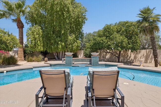 Building Photo - 3526 E Sahuaro Dr