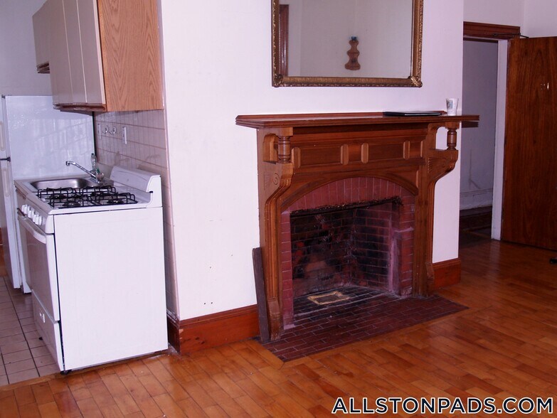 Building Photo - 36 Linden St