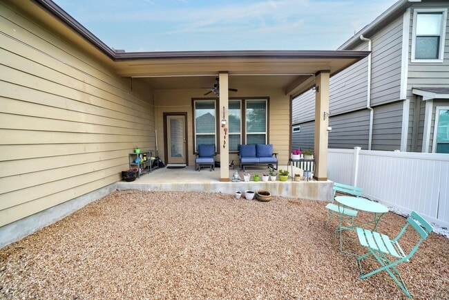 Building Photo - Stunning 3-Bedroom Home with Office in Cha...