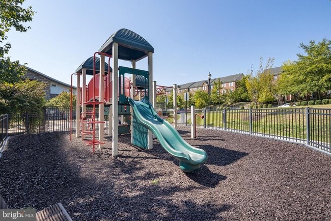 Building Photo - 2321 Merseyside Dr