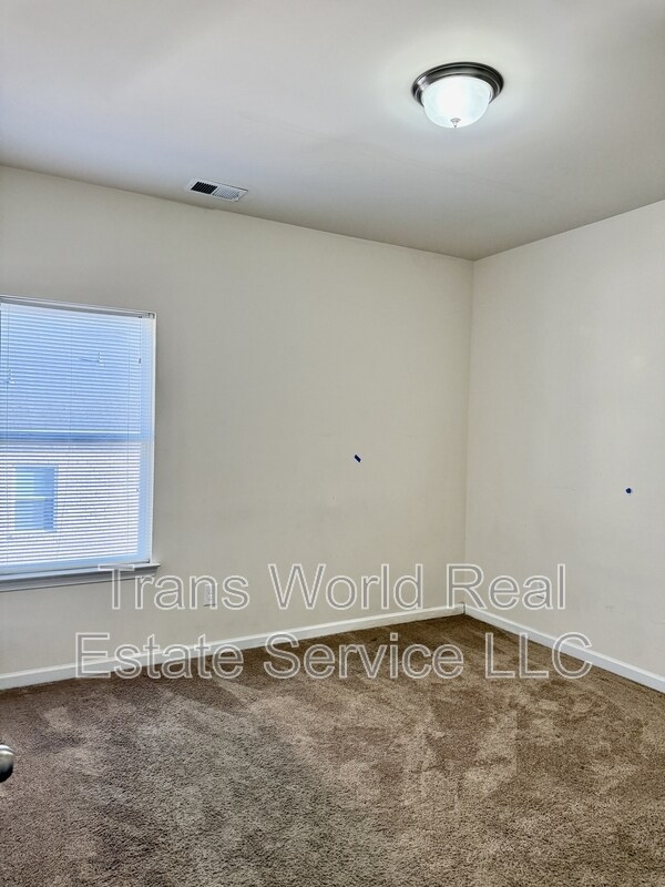 Building Photo - 257 Centerview Wy