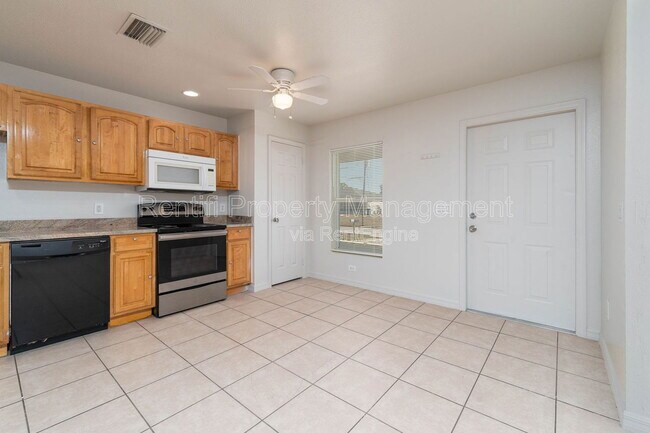 Building Photo - 210 Ichabod Ave