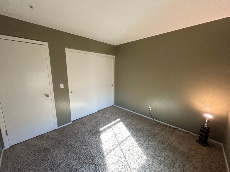 Building Photo - 8111 W Lynwood St