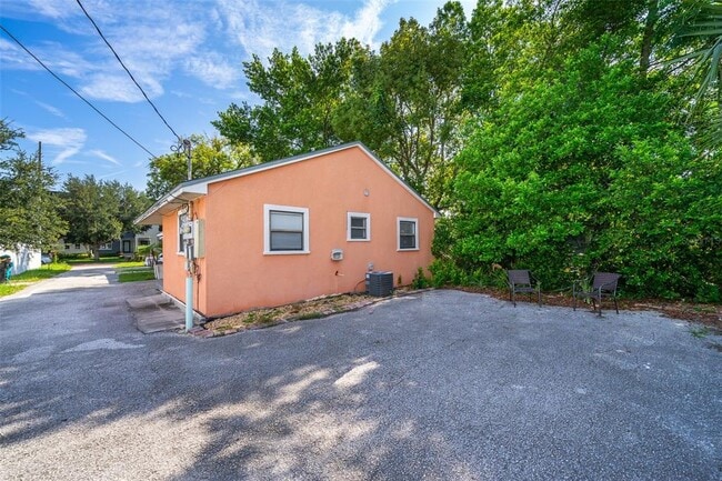 Building Photo - 118 E Muriel St