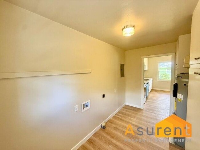 Building Photo - Freshly Renovated 3-Bedroom, 1-Bath Duplex in Ashland