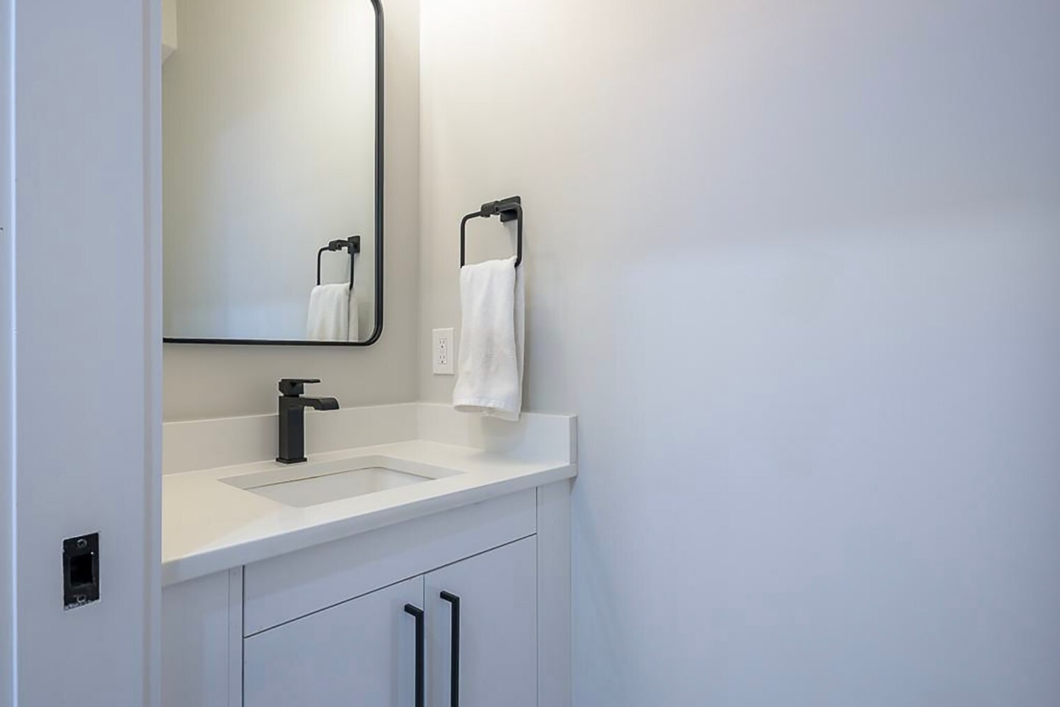 Building Photo - 2309 Ontario Rd NW