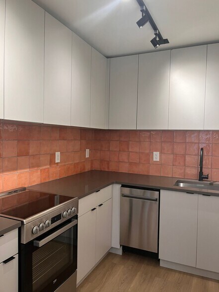 Building Photo - 329 Pacific Ave