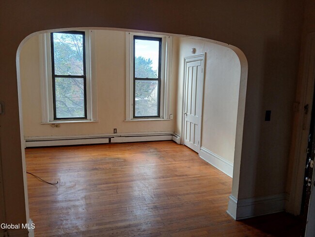 Building Photo - 1826 3rd Ave
