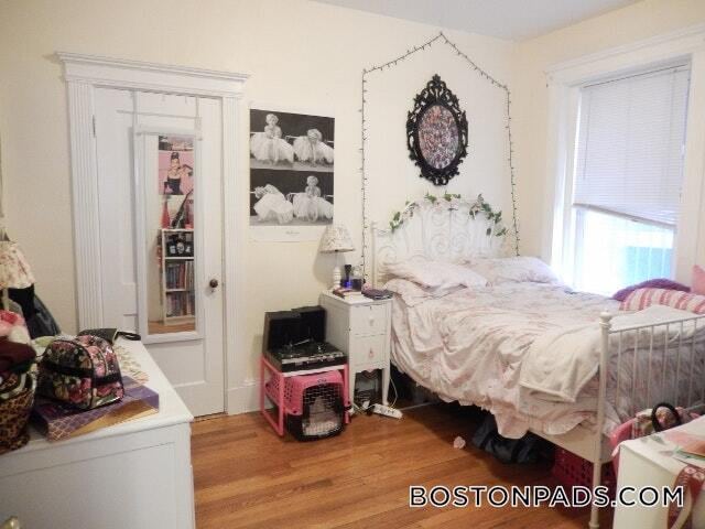 Building Photo - 463 Park Dr