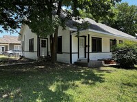 Building Photo - Sycamore Street 1410 - 1