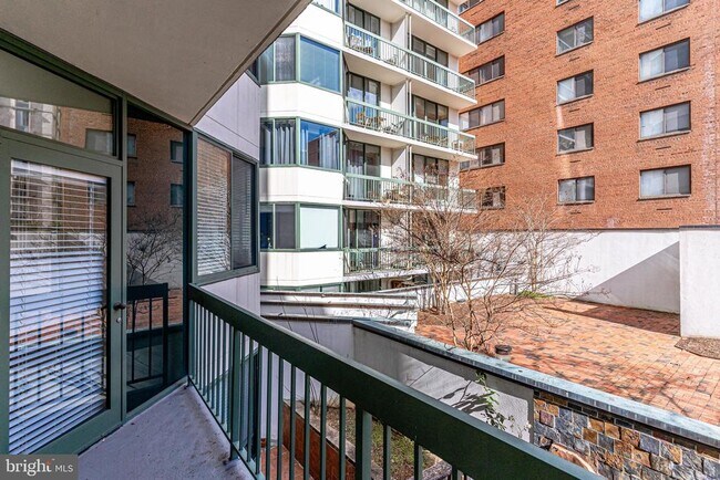 Building Photo - 955 26th St NW