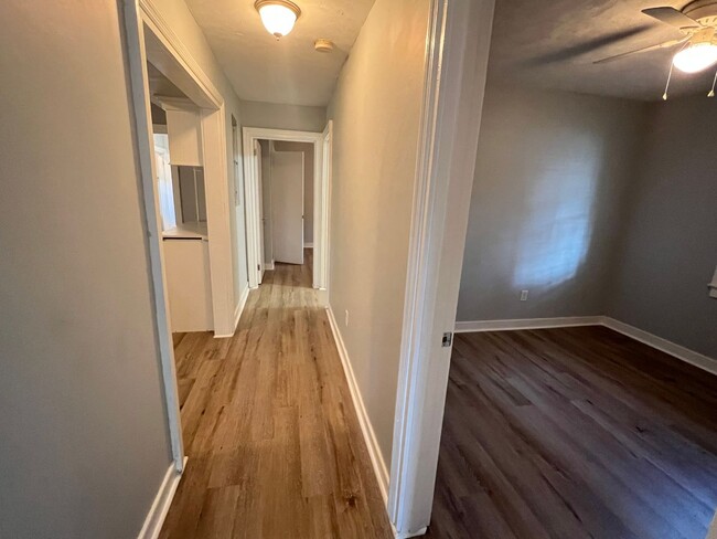 Building Photo - 3 Bedroom 1.5 Bath Apartment - Downtown Ch...