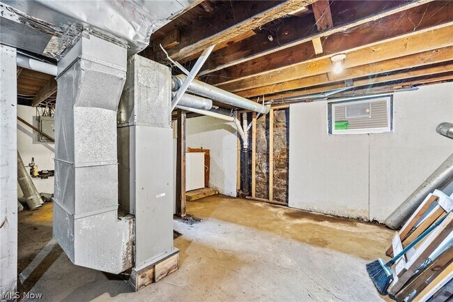Building Photo - 918 Raymond Ave