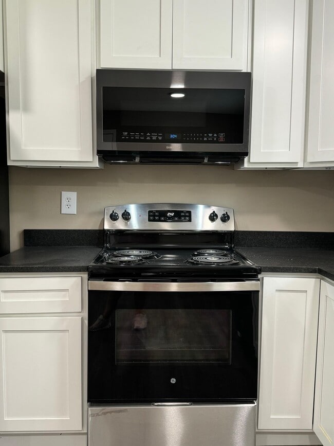 Building Photo - 222 Beechwood Dr