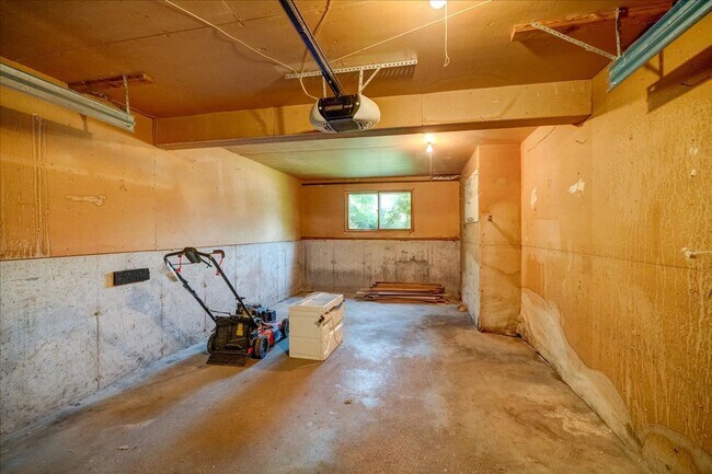 Building Photo - 6404 Maywood Ave