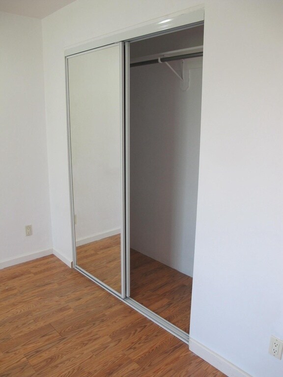 Building Photo - FOR RENT