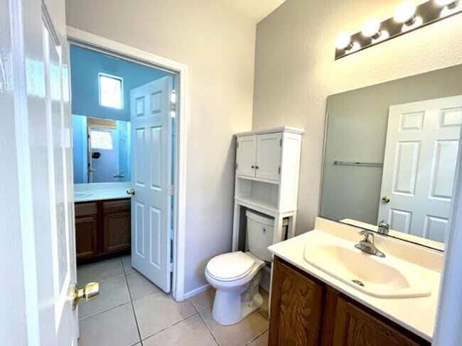 Building Photo - Charming Single Story 3 Bedroom Home