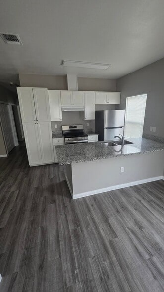 Building Photo - 614 Chihuahua St