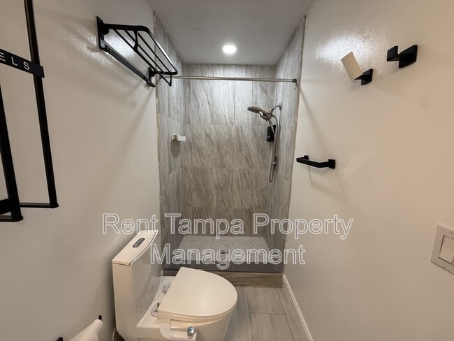Building Photo - Neptune Drive - 1154 A