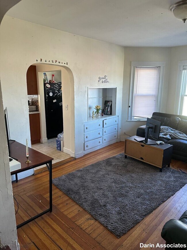 Building Photo - Tufts University Off Campus Crib!   2 Park...