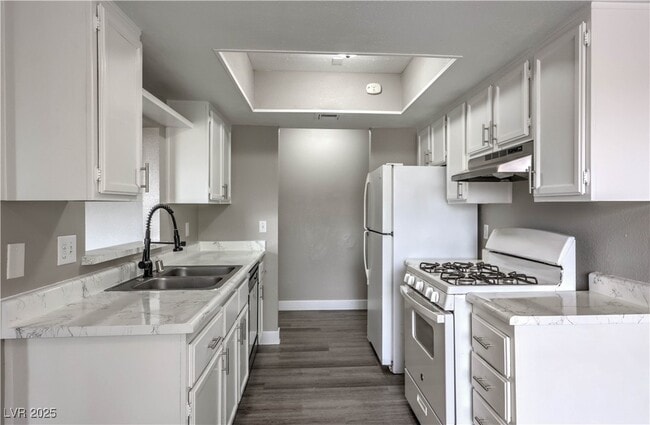 Building Photo - 4571 Carriage Park Dr