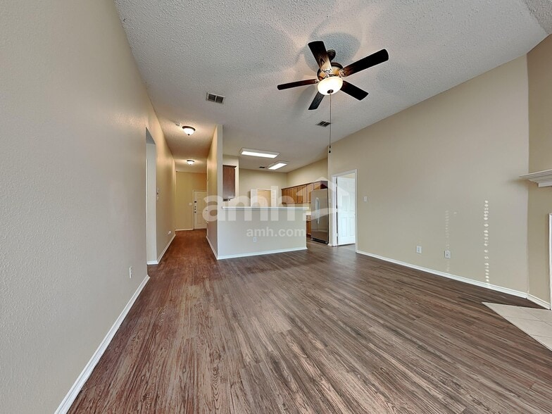 Building Photo - 2012 Cone Flower Dr