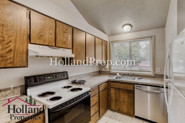 Building Photo - Great Tigard Duplex in Prime Location!