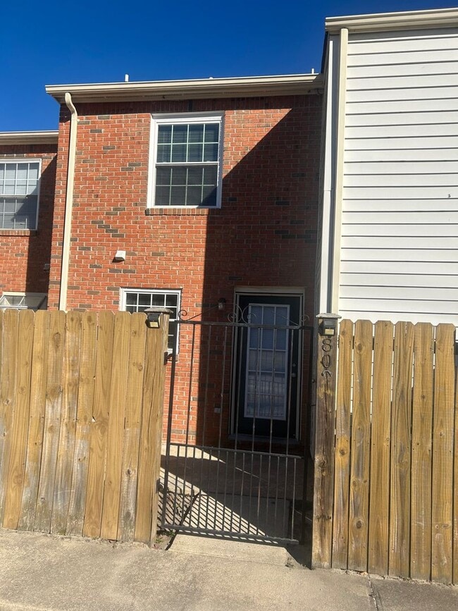 Building Photo - 940-802 Glenn Street, West Columbia, SC 29169