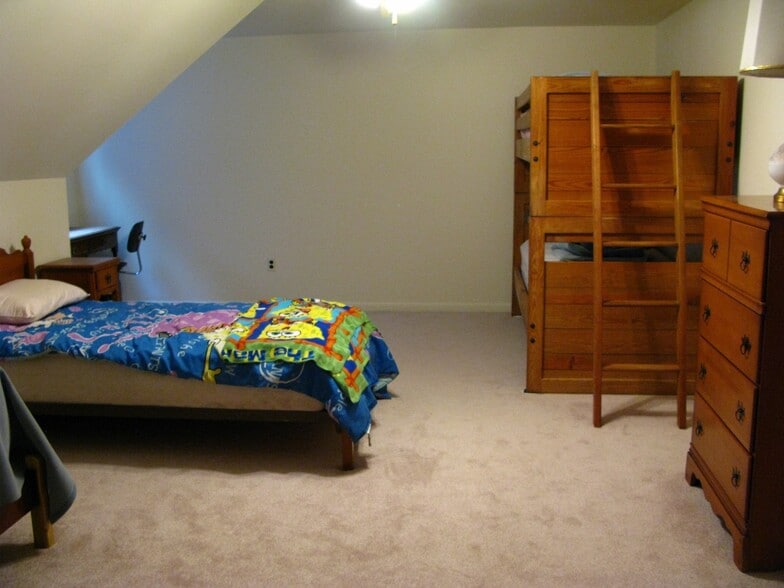 Building Photo - 392 Hallowood Dr