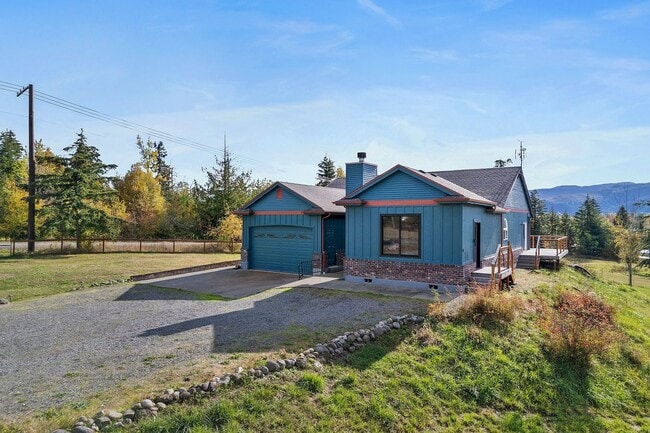 Building Photo - Yelm Country Living | 3 Bed, 3 Bath Home on 2.5 Acres | Solar Panels!